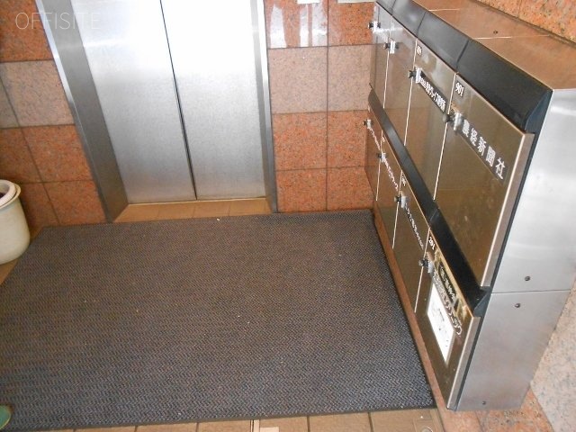 市原ビル エントランス