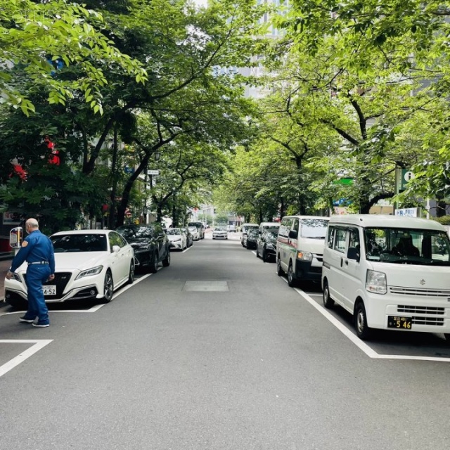 あいおいニッセイ同和損保八重洲ビル ビル前面道路