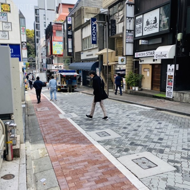 金井ビル ビル前面道路