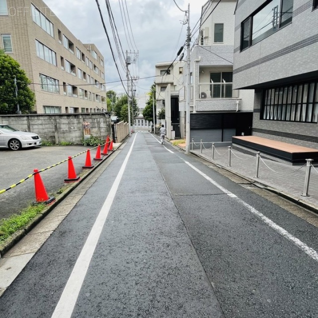 ヴィラ松濤 前面歩道