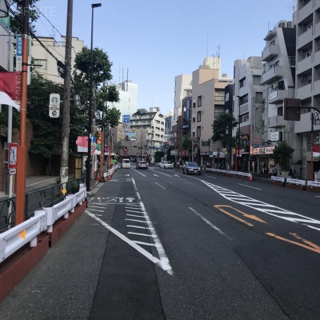 芝田ビル ビル前面道路