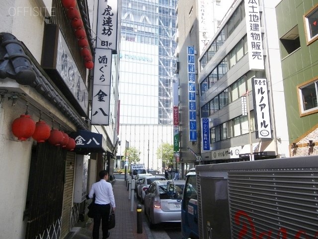 ナリカワビル ビル前面道路