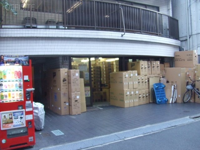石山ビル エントランス