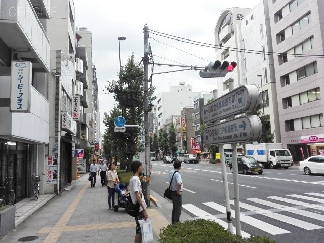 スワロータワー ビル前面道路