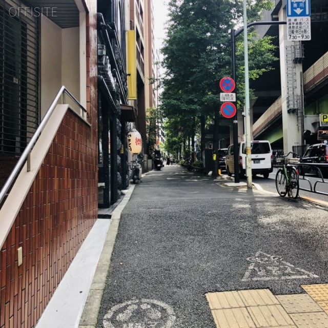 西麻布MKビル ビル前面道路