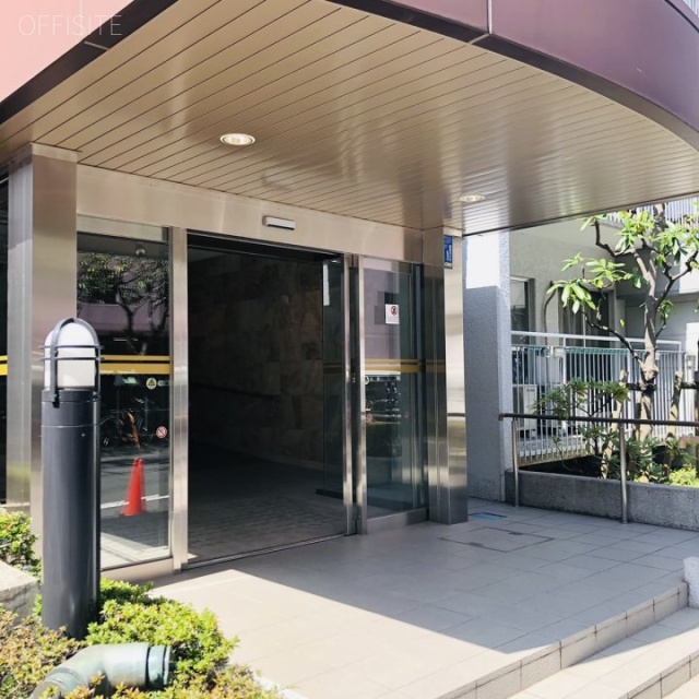 西新宿ハウス エントランス
