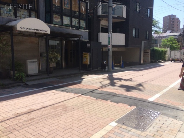 GRARIA ビル前面道路