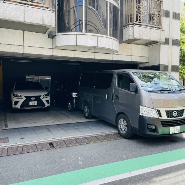 シャングリラビル 駐車場