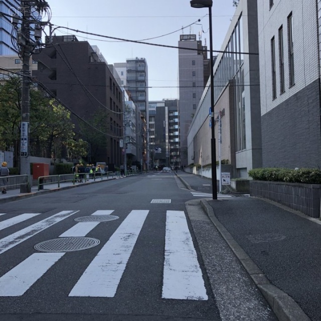 Cooee麹町 ビル前面道路
