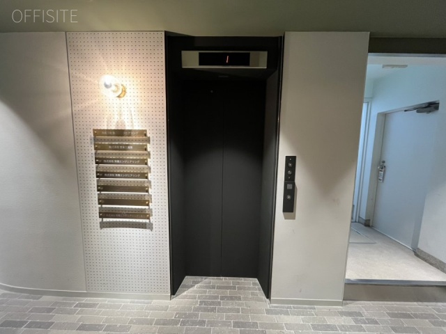 いちご聖坂ビル エレベーター