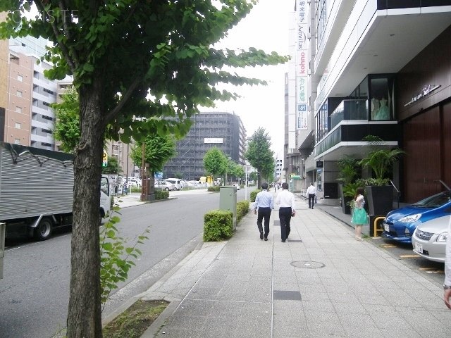 新横浜TSビル ビル前面道路