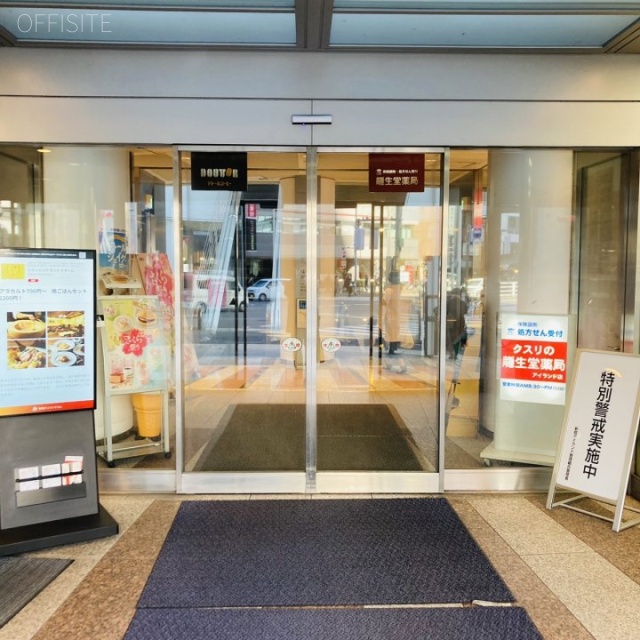 新宿アイランドアトリウム オフィスビル出入口