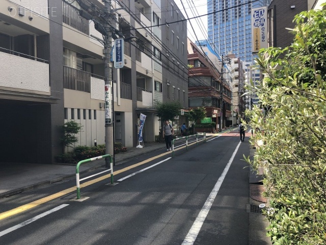 みかどビル ビル前面道路