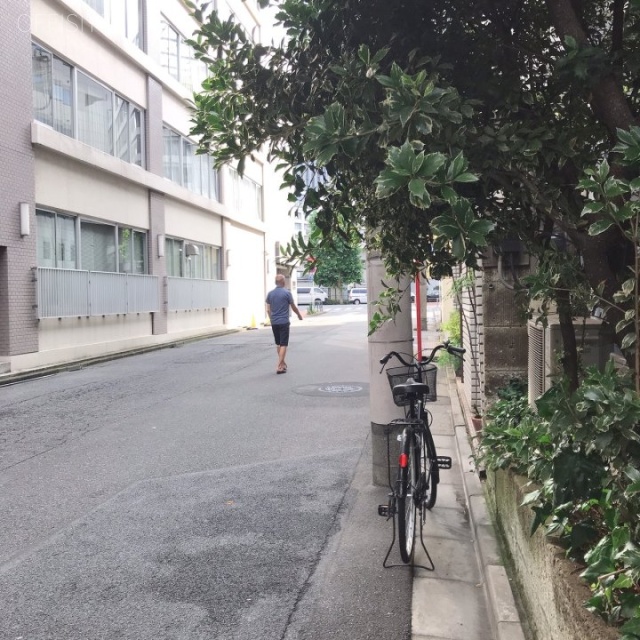 神田鎌倉ビル ビル前面道路