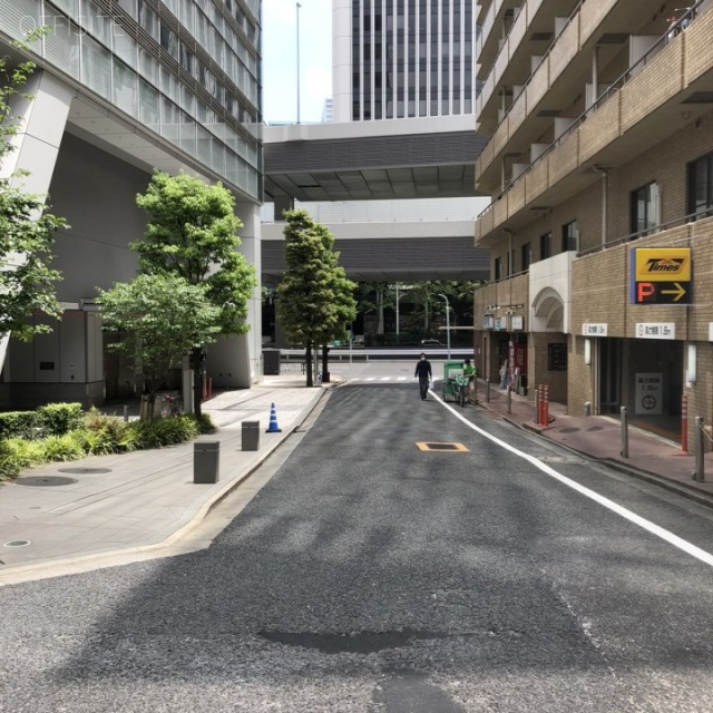 メイプルアーベント赤坂 ビル前面道路