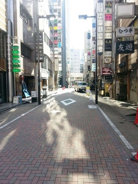 金春ビル ビル前面道路