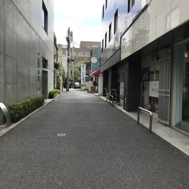 神宮前IKビル ビル前面道路