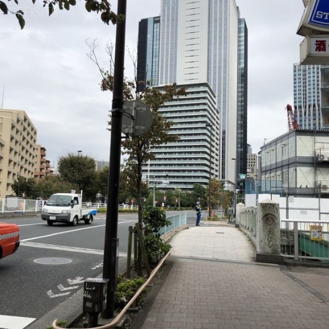 大新NSビル ビル前面道路