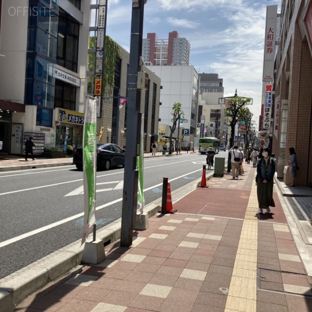 浦和マルゼンビル ビル前面道路