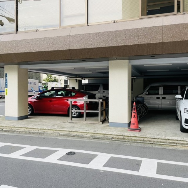 材商会館 駐車場