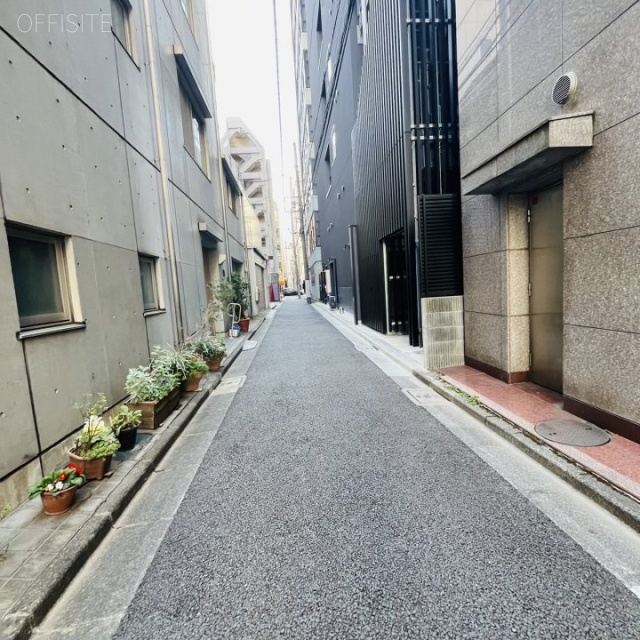 フィールドスリー外神田ビル 側道