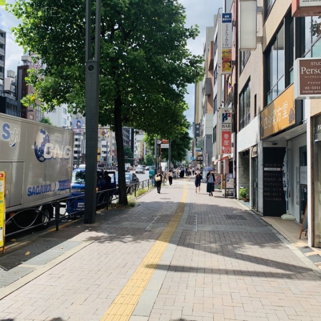 結城ビル ビル前面道路