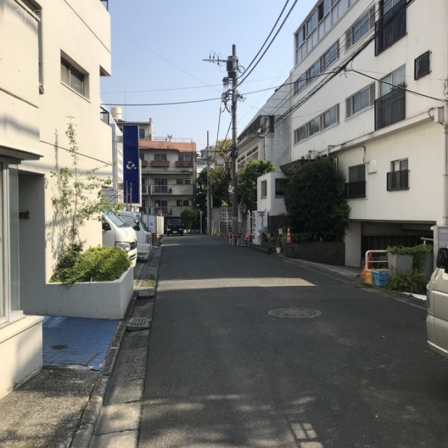 原宿山手館 ビル前面道路
