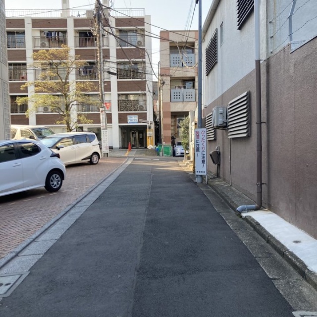 神泉パークハイム 前面道路