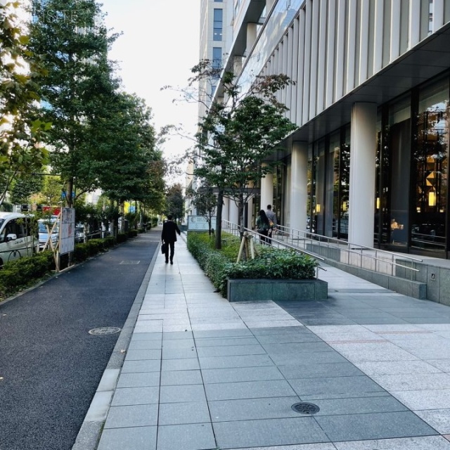 セレスティン芝三井ビル ビル前面道路