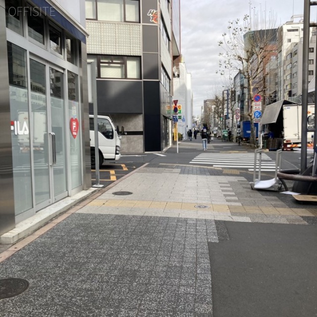 第25SYビル　前面歩道