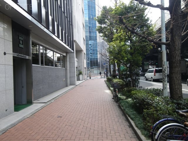 日本橋小西ビル ビル前面道路