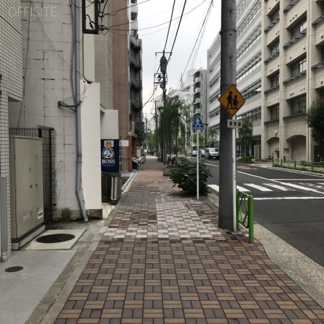 レジディア日本橋馬喰町Ⅱ ビル前面道路