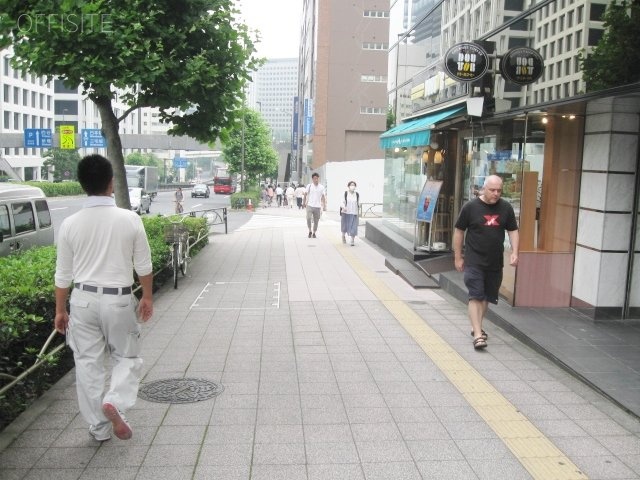 赤坂表町ビル ビル前面道路