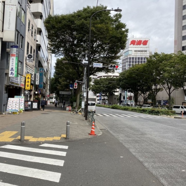 新宿土地建物第10ビル ビル前面道路