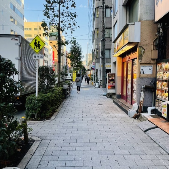 林ビル ビル前面道路