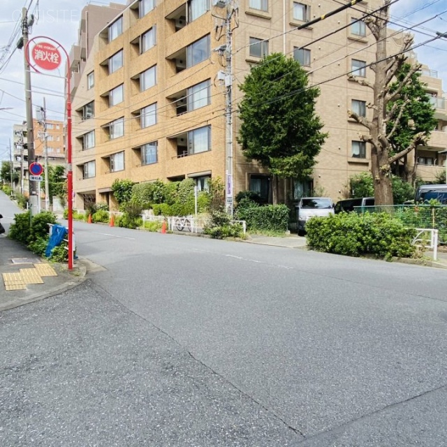 グリュック代官山 ビル前面道路