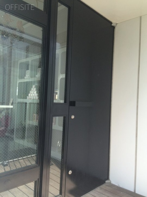 b-town JINGUMAE 貸室入口