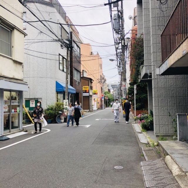 辻井ビル ビル前面道路