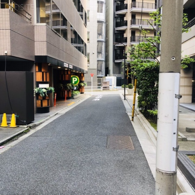 スリジィエ九段 ビル前面道路