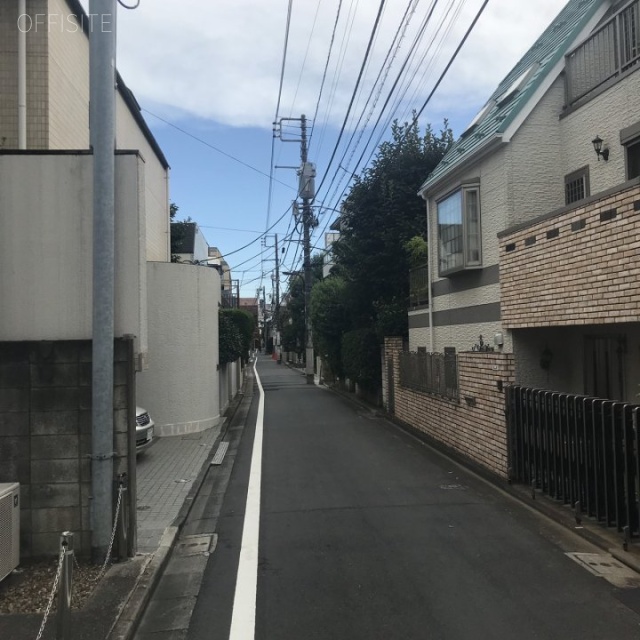 ロイクラトン左門町(左門町ミワ)ビル ビル前面道路