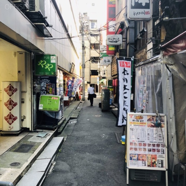 青木ビル ビル前面道路