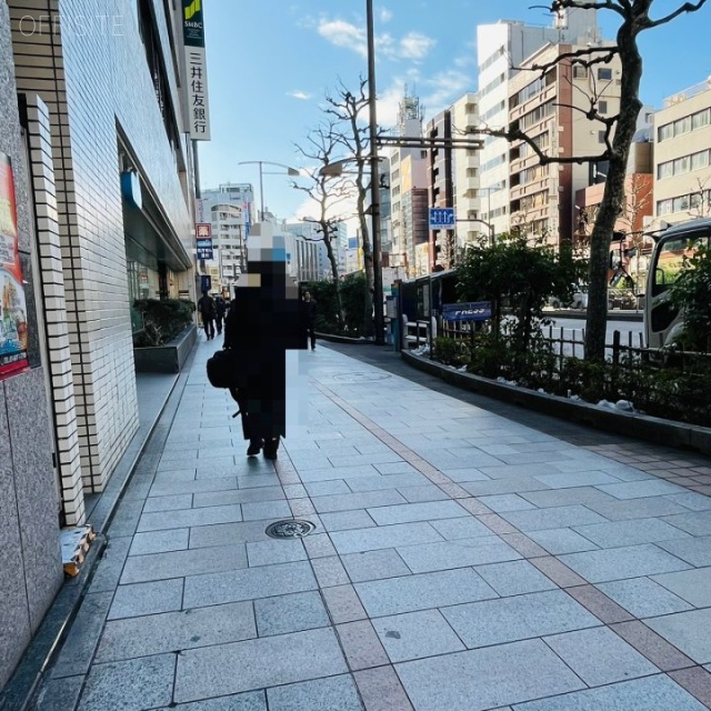 D&F御茶ノ水ビル　前面歩道