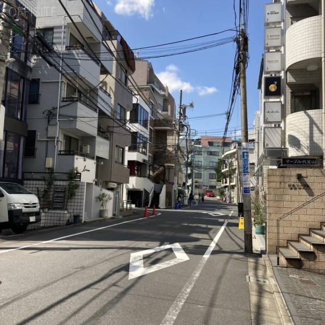 モワビル ビル前面道路