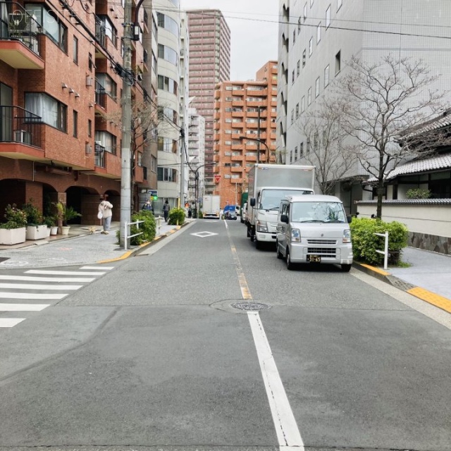 マーキュリースクエア　ビル前面道路