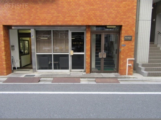 新川ビル エントランス