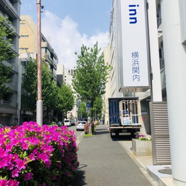 関内川島ビル 前面道路