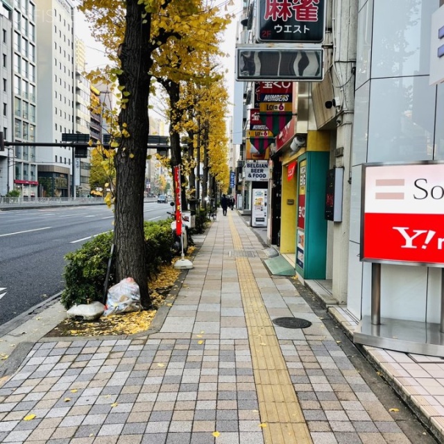 中根ビル ビル前面道路