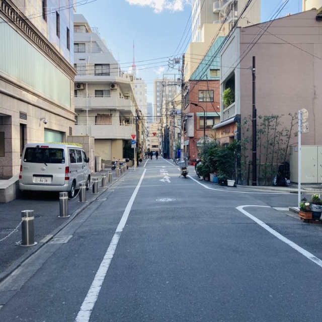 崇城大学会館 ビル前面道路
