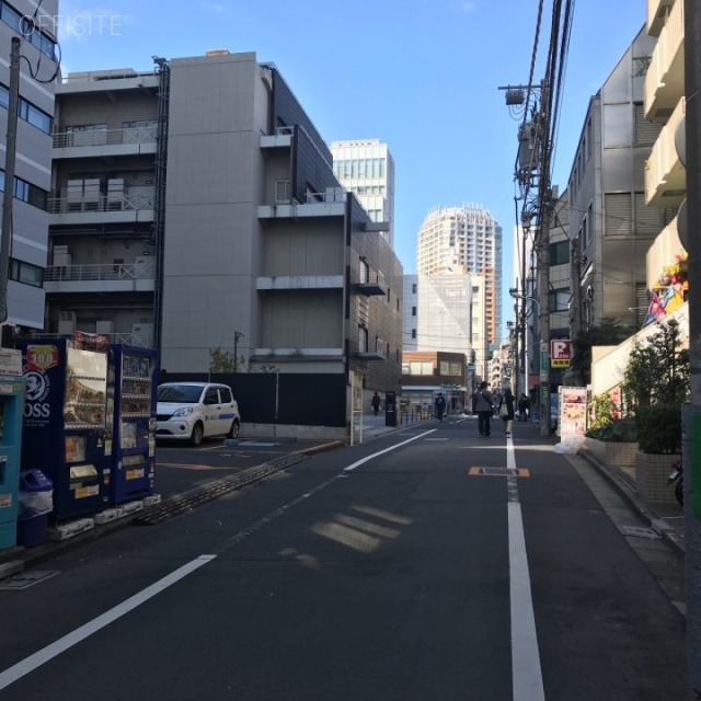 本間ビル ビル前面道路