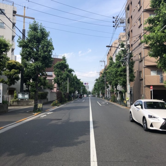 ザ・ピーク ビル前面道路